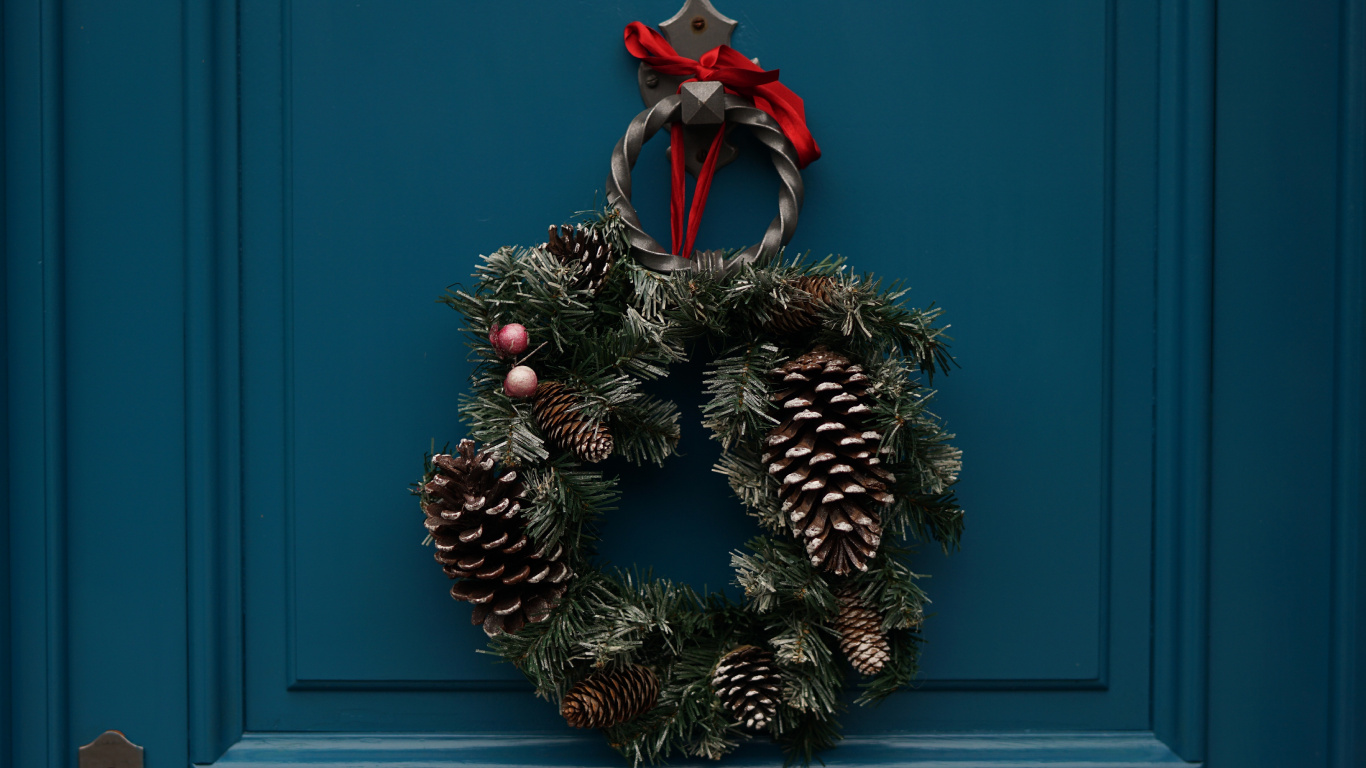 Christmas Day, Christmas and Holiday Season, Christmas Decoration, Holiday, Wreath. Wallpaper in 1366x768 Resolution