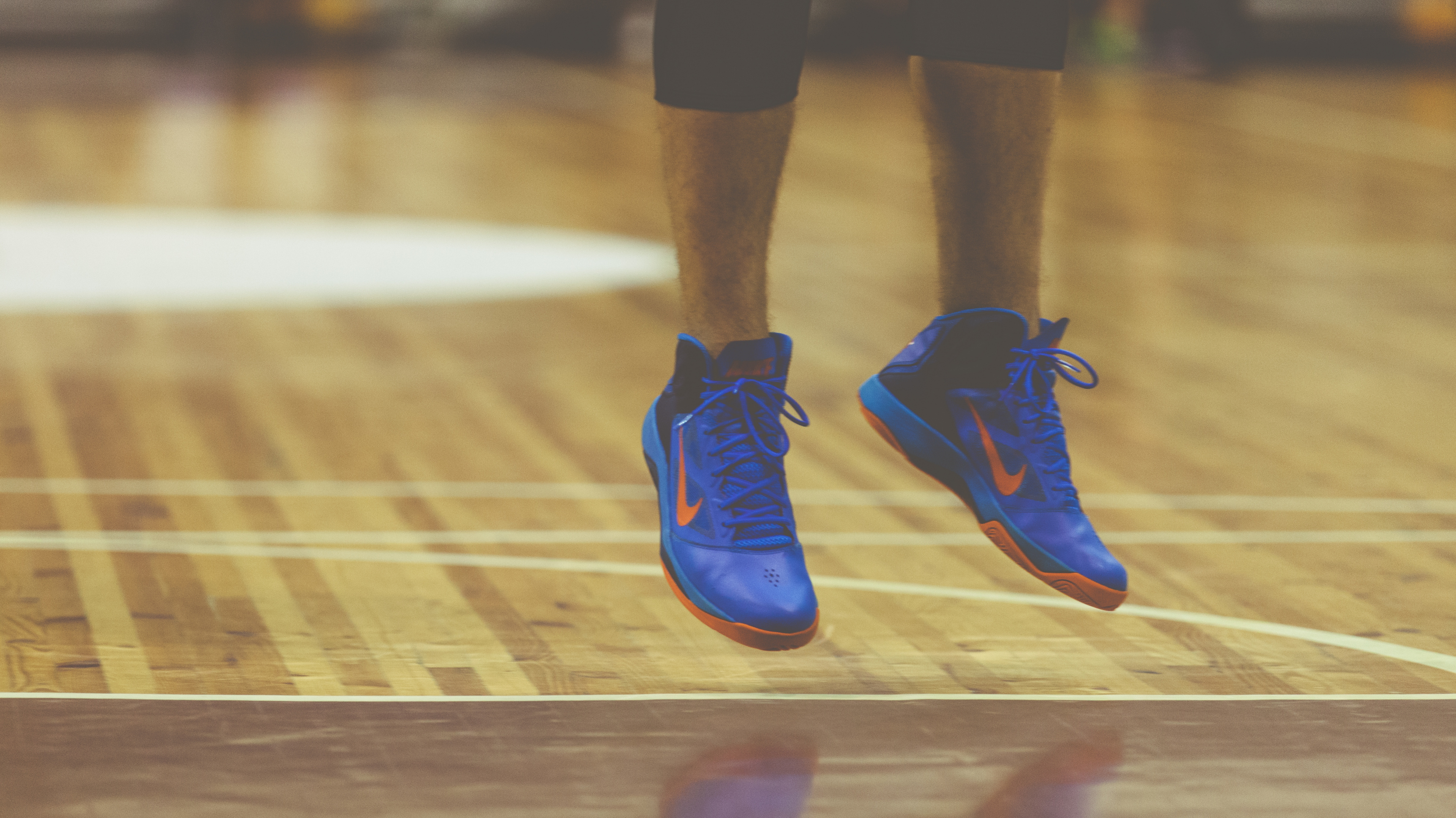 Personne en Bleu Chaussures de Sport Nike. Wallpaper in 3840x2160 Resolution