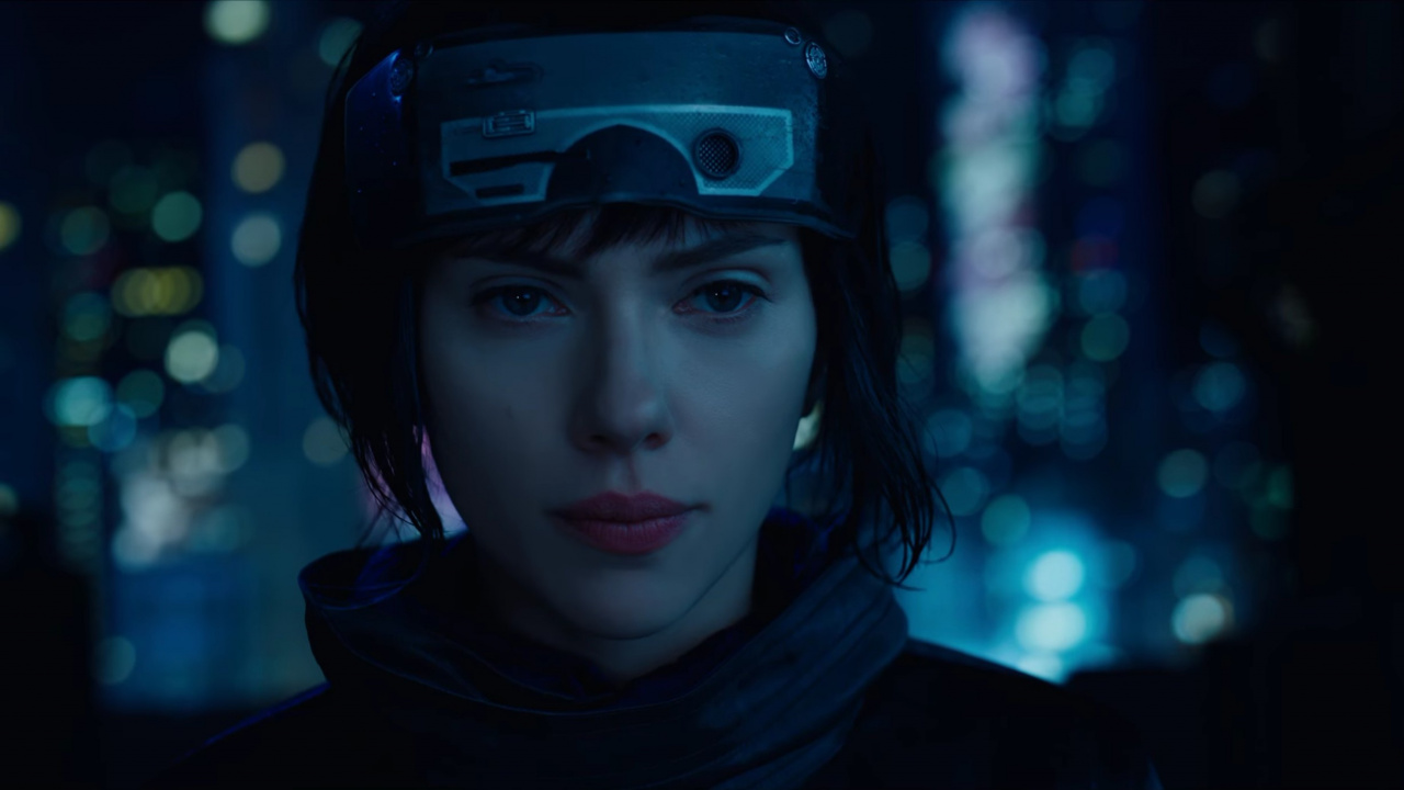 Woman in Black Hoodie Wearing Blue Helmet. Wallpaper in 1280x720 Resolution