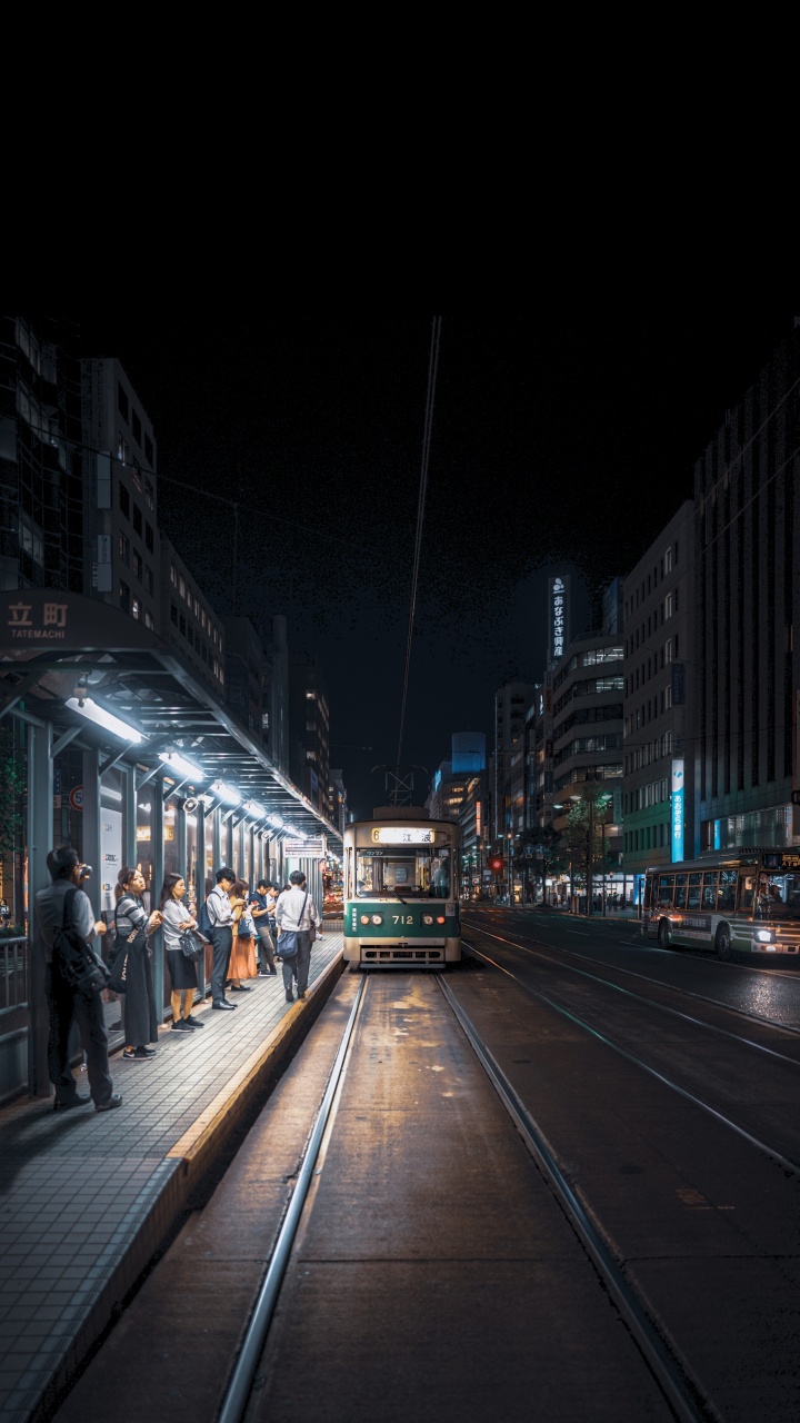 Gebäude, Fahrbahn, Strom, Automotive Lighting, Durchgangsstraße. Wallpaper in 720x1280 Resolution