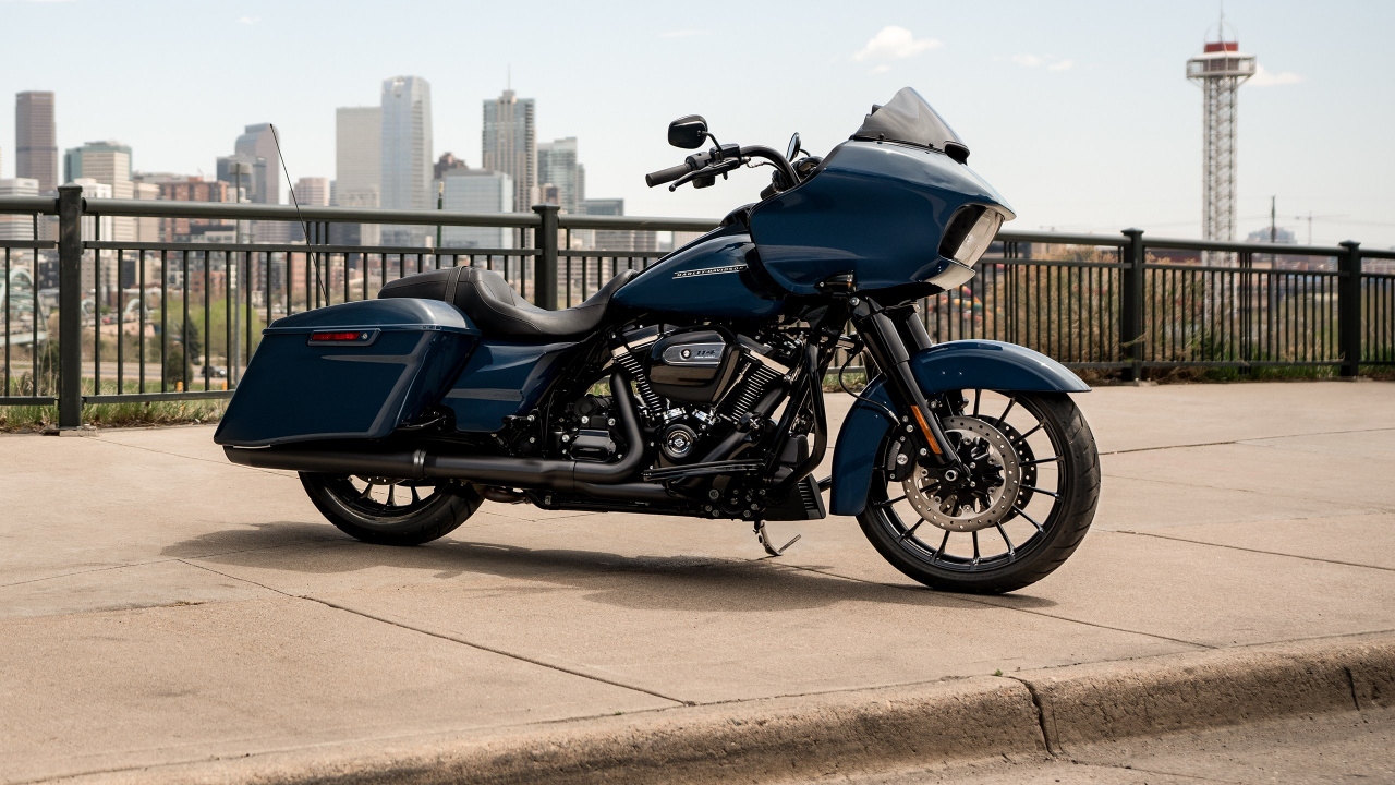 Blue and Black Cruiser Motorcycle on Gray Concrete Road During Daytime. Wallpaper in 1280x720 Resolution