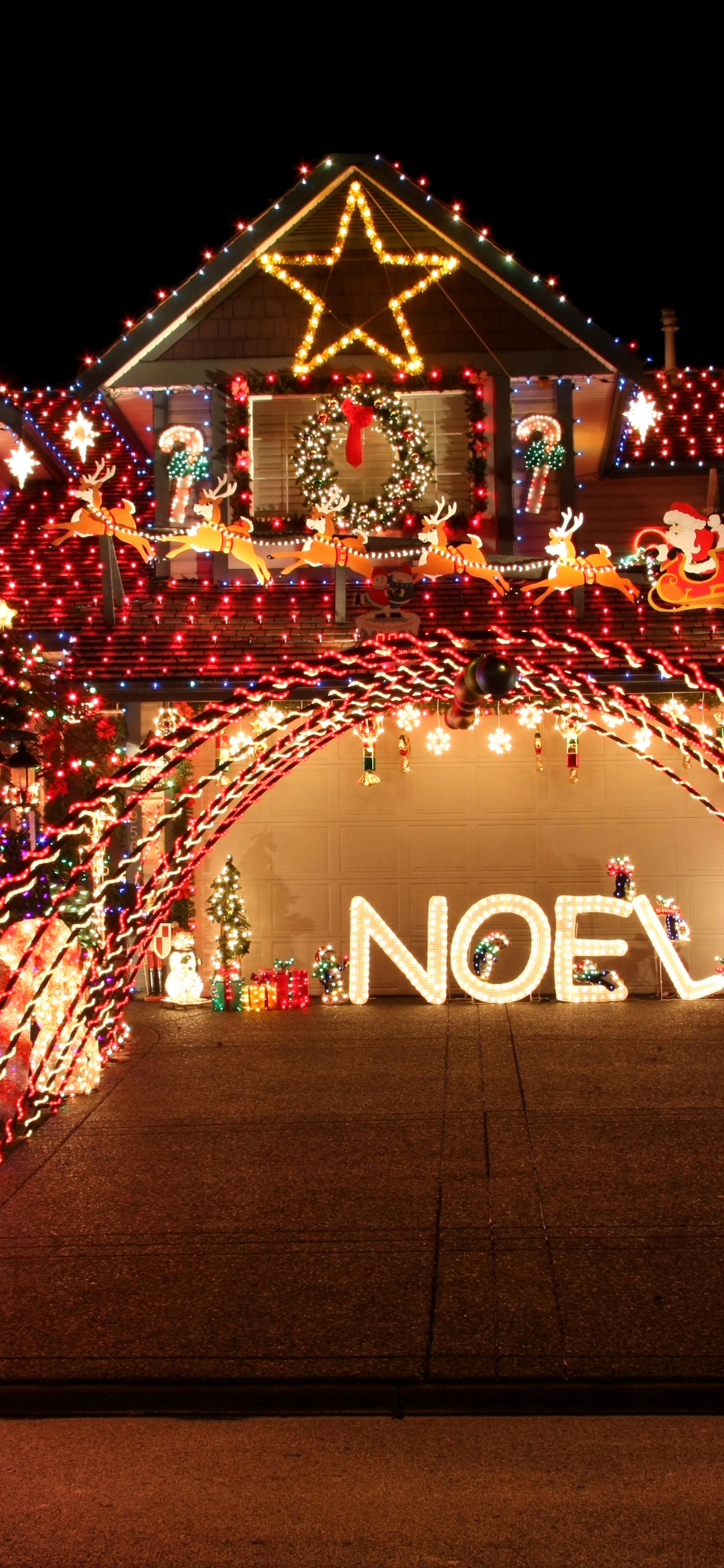 Les Lumières de Noël, Le Jour De Noël, Éclairage, Décoration de Noël, Lumière. Wallpaper in 1242x2688 Resolution