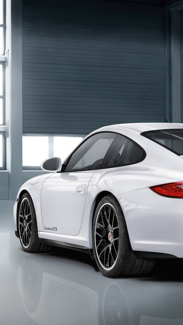 Weißer Porsche 911 in Garage Geparkt. Wallpaper in 720x1280 Resolution