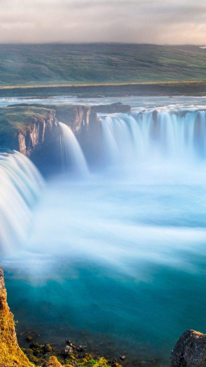 Water Falls on Brown Rock. Wallpaper in 720x1280 Resolution