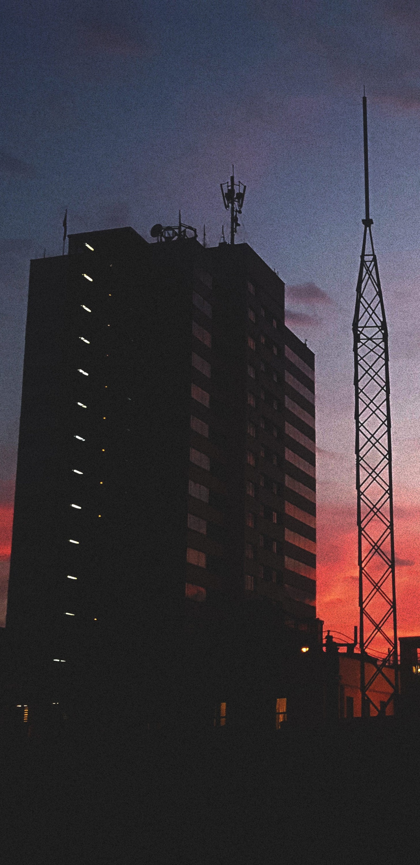 Cloud, Atmosphäre, Gebäude, Afterglow, Street Light. Wallpaper in 1440x2960 Resolution