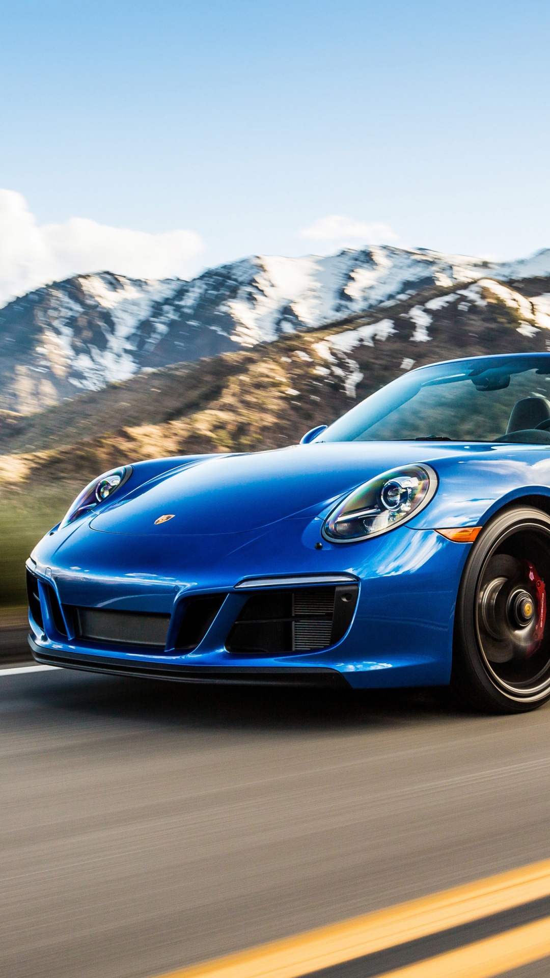 Porsche 911 Azul en la Carretera Durante el Día. Wallpaper in 1080x1920 Resolution