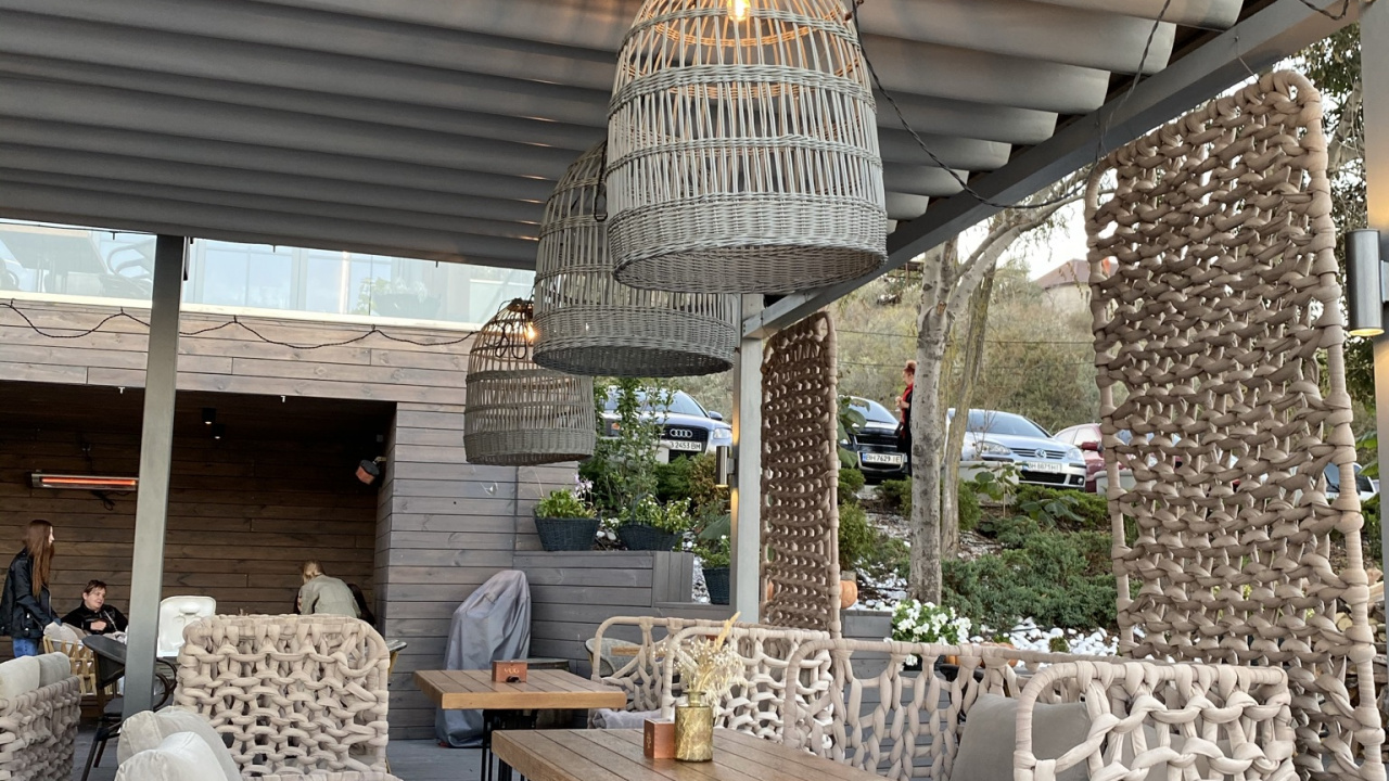 Tabla, Patio, Mimbre, Mueble, Luminaria. Wallpaper in 1280x720 Resolution