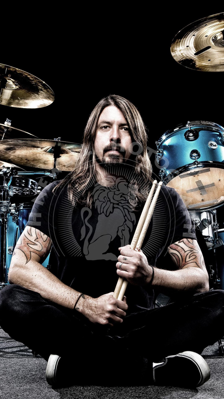 Dave Grohl, Foo Fighters, Percusionista, Tambor, Músico. Wallpaper in 750x1334 Resolution