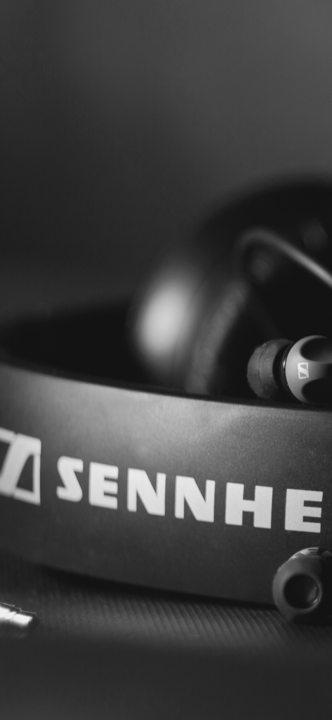 Auriculares, en Blanco y Negro, Sennheiser, Auricular, Equipo de Audio. Wallpaper in 1125x2436 Resolution