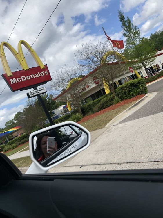 Voiture de Famille, Roi, Voiture Compacte, Voiture de Taille Moyenne, Miroir Automobile. Wallpaper in 1536x2048 Resolution