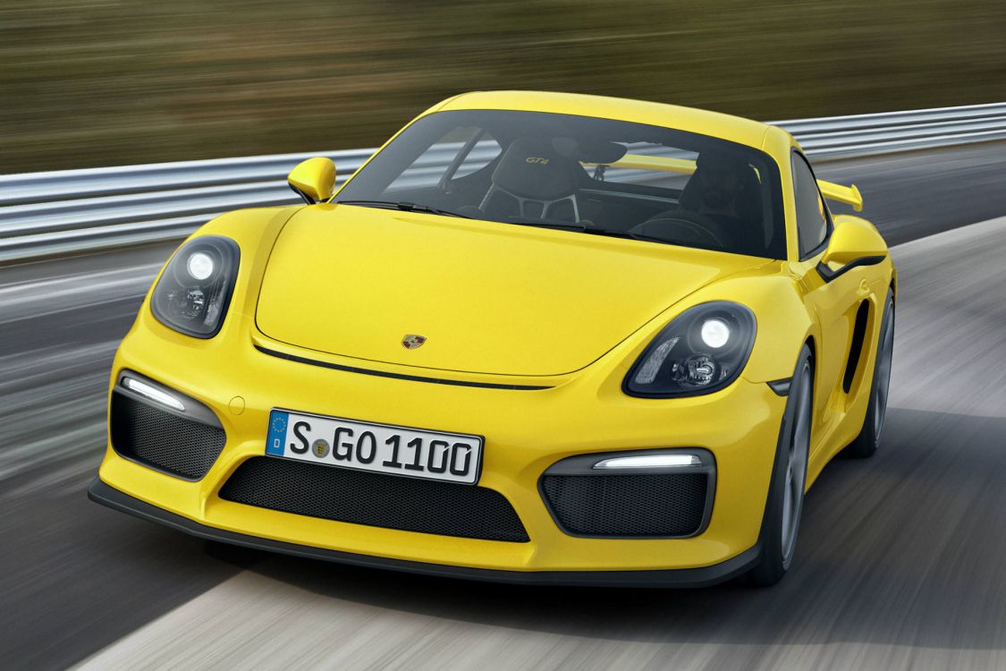 Gelber Porsche 911 Unterwegs. Wallpaper in 1960x1306 Resolution