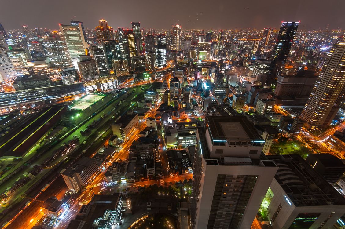 Vista Aérea de la Ciudad Durante la Noche.. Wallpaper in 2743x1822 Resolution