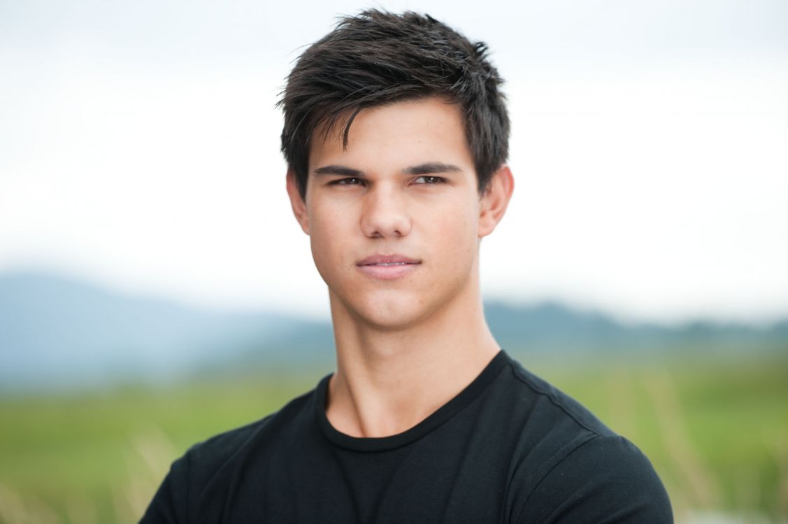 Taylor Lautner hairstyle | Taylor lautner, Taylor lautner shirtless, Hair  cuts