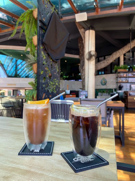 Tabelle, Tafelgeschirr, Serveware, Drinkware, Saft. Wallpaper in 3024x4032 Resolution