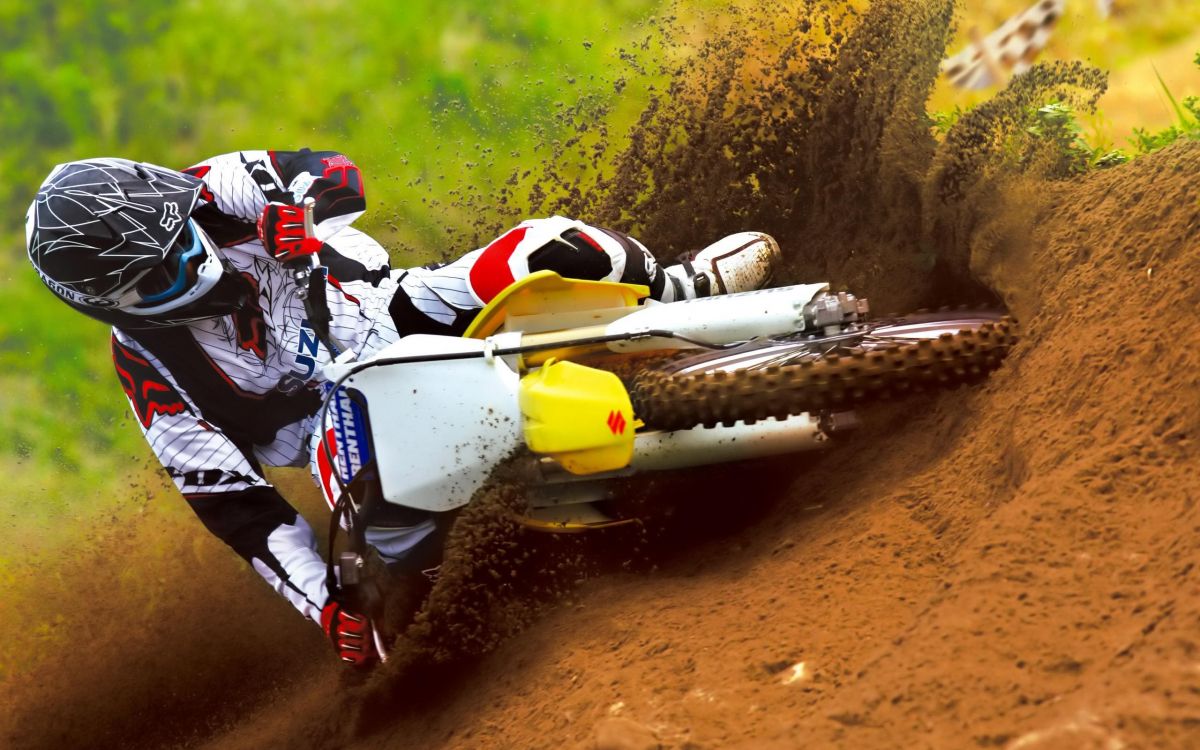 Man Riding Motocross Dirt Bike. Wallpaper in 2560x1600 Resolution