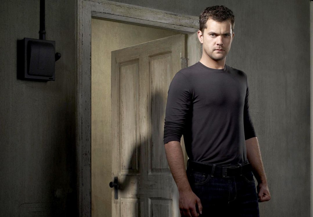 Joshua Jackson, Franja, Peter Bishop, Walter Bishop, Cuello. Wallpaper in 2000x1389 Resolution