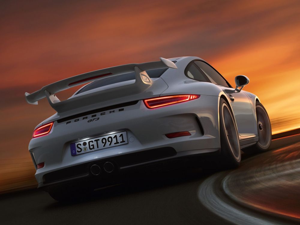 Porsche 911 Grise Sur Route. Wallpaper in 2048x1536 Resolution