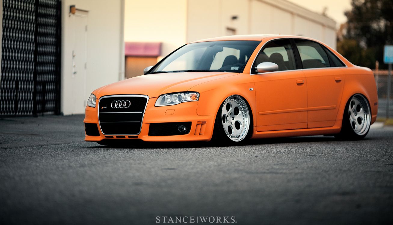 Naranja Audi a 4 Sedan. Wallpaper in 2880x1652 Resolution