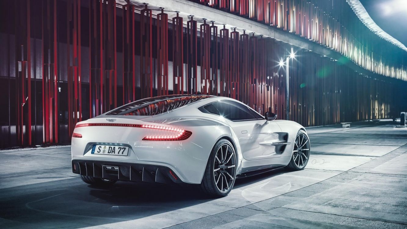 Kostenlose Hintergrundbilder Weisser Porsche 911 Vor Rot Weisser Wand Geparkt Bilder Fur Ihren Desktop Und Fotos