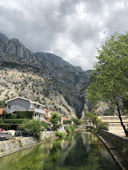 Image body of water, mountainous landforms, waterway, channel, mountain range