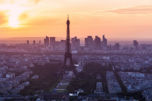 Image eiffel tower in paris during sunset