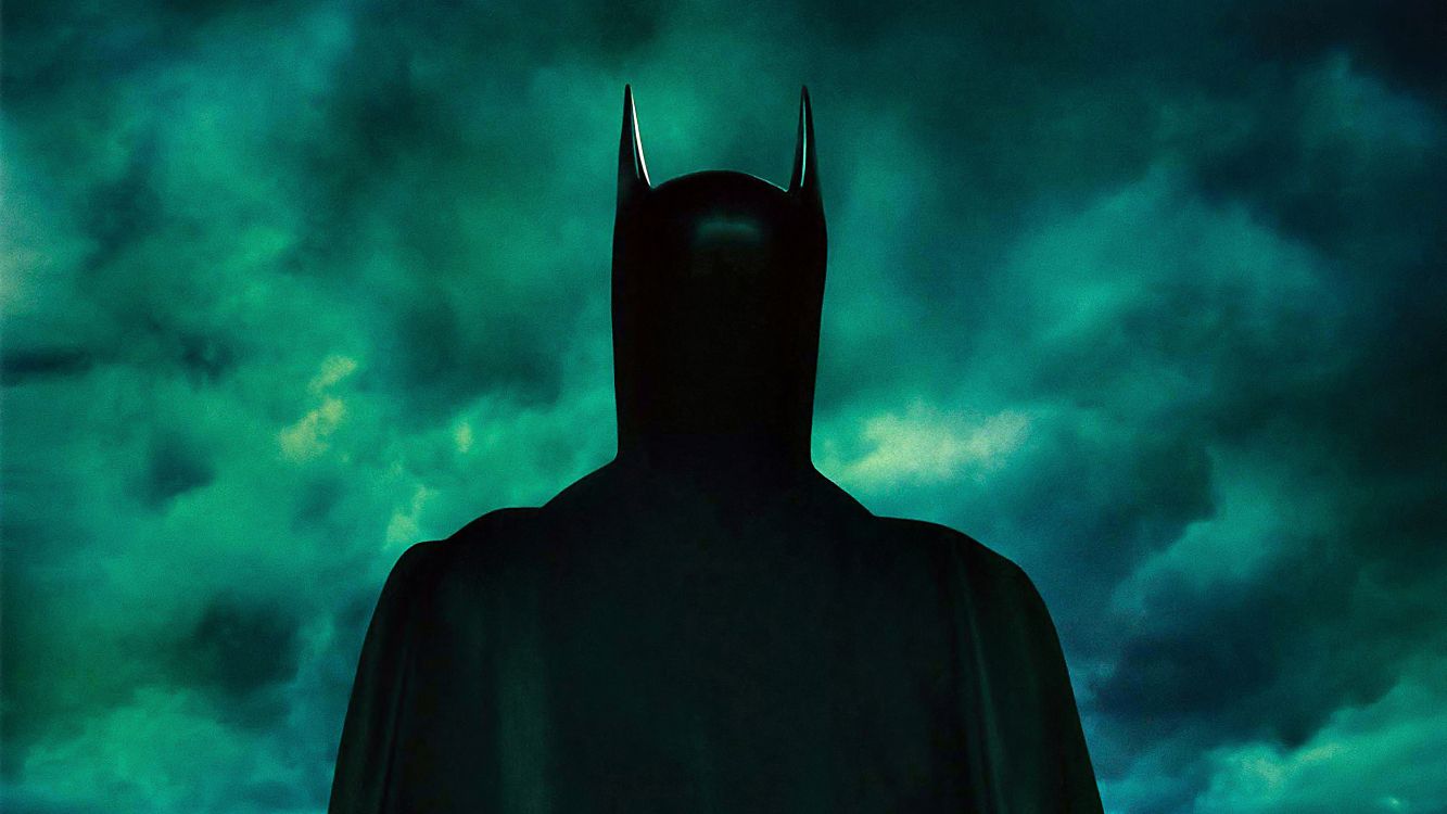 Homme en Sweat à Capuche Noir Sous Ciel Bleu. Wallpaper in 3840x2160 Resolution