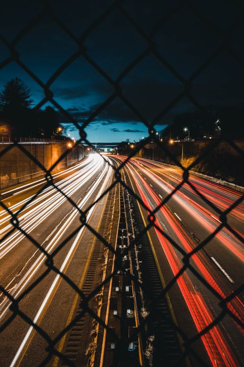 Photographie en Accéléré de Voitures Sur la Route Pendant la Nuit. Wallpaper in 3627x5442 Resolution