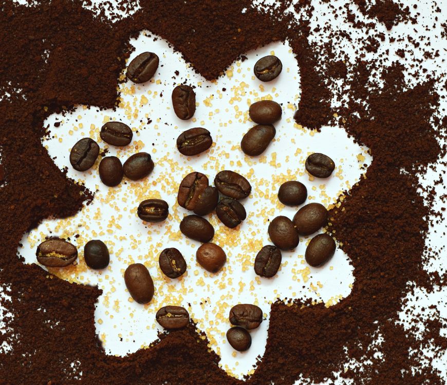 Braune Und Weiße Herzförmige Kekse. Wallpaper in 4643x4000 Resolution