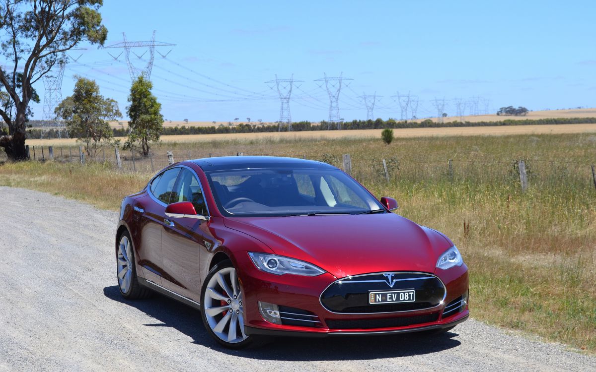 Rotes Audi Coupe Tagsüber Unterwegs. Wallpaper in 3840x2400 Resolution