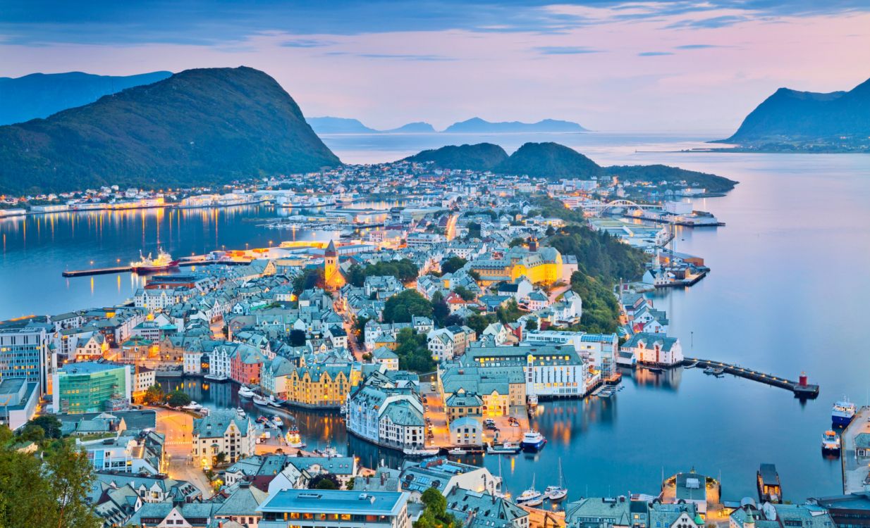 aerial view of city near mountain during daytime