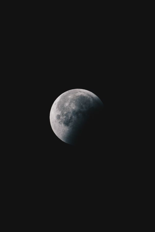 Luna Llena en el Cielo de la Noche Oscura. Wallpaper in 2361x3541 Resolution
