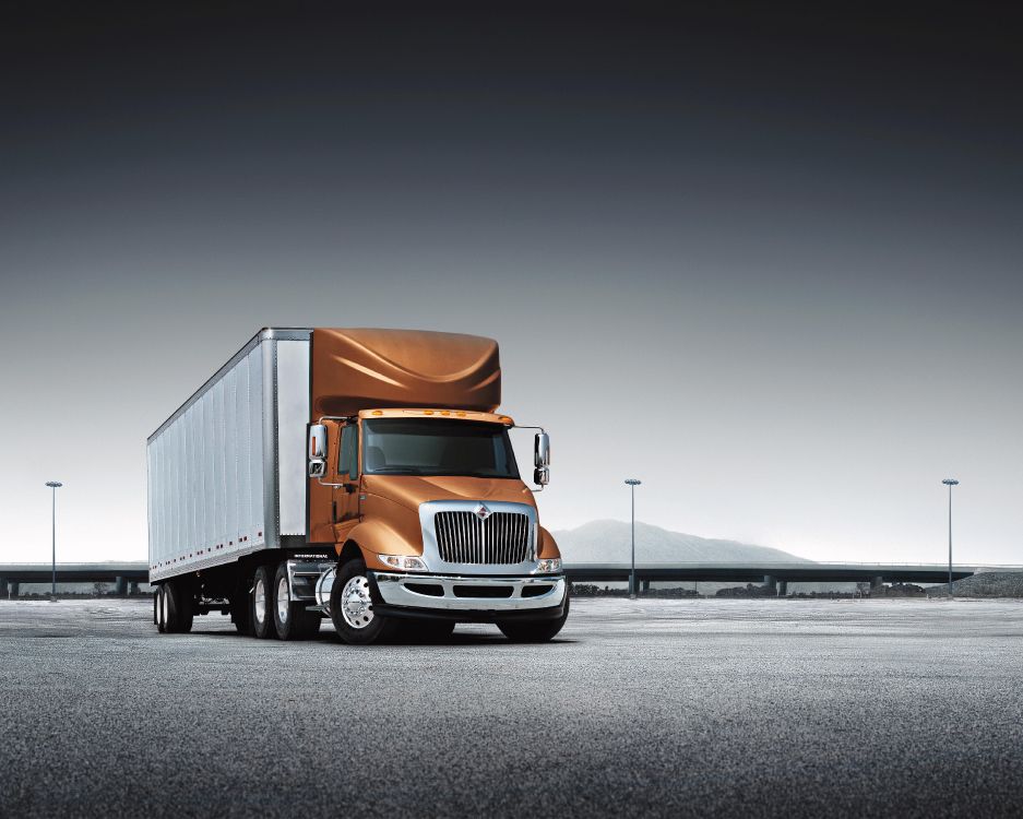 Camion Marron et Blanc Sur Route Pendant la Journée. Wallpaper in 5320x4255 Resolution