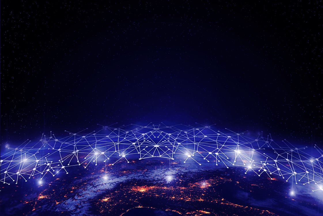 Guirlandes Lumineuses Blanches et Violettes Pendant la Nuit. Wallpaper in 9751x6520 Resolution