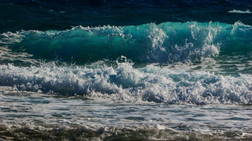 Image ocean waves crashing on shore during daytime