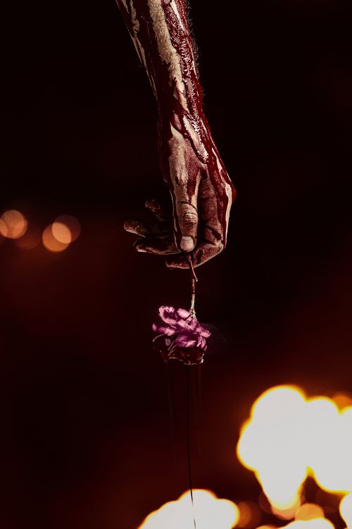 Gebrochenes Herz, Herzen, Hand, Licht, Wasser. Wallpaper in 3456x5184 Resolution