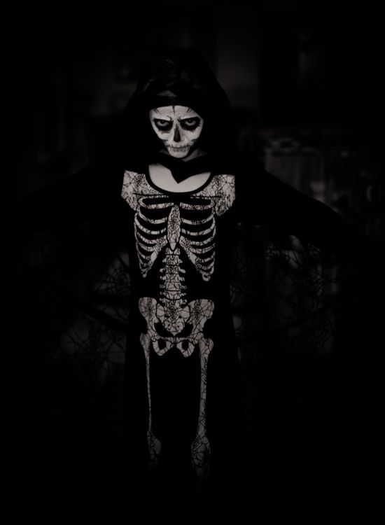 Premium Vector  Skull seamless pattern halloween wallpaper human skeleton  hand drawing background