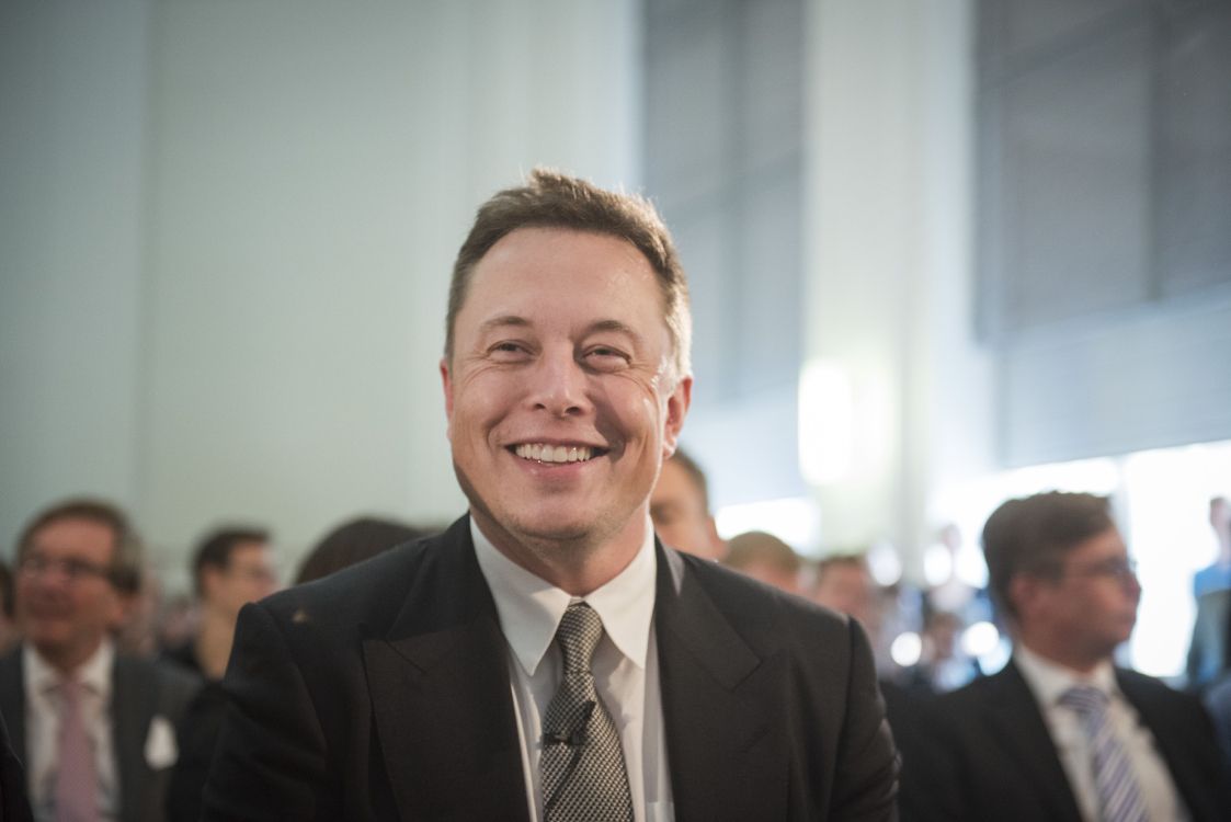 Elon Musk, Tesla Model S, SolarCity, Kaufmann, Anzug. Wallpaper in 6016x4016 Resolution