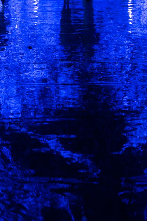 Blaue Und Weiße Abstrakte Malerei. Wallpaper in 2382x3566 Resolution