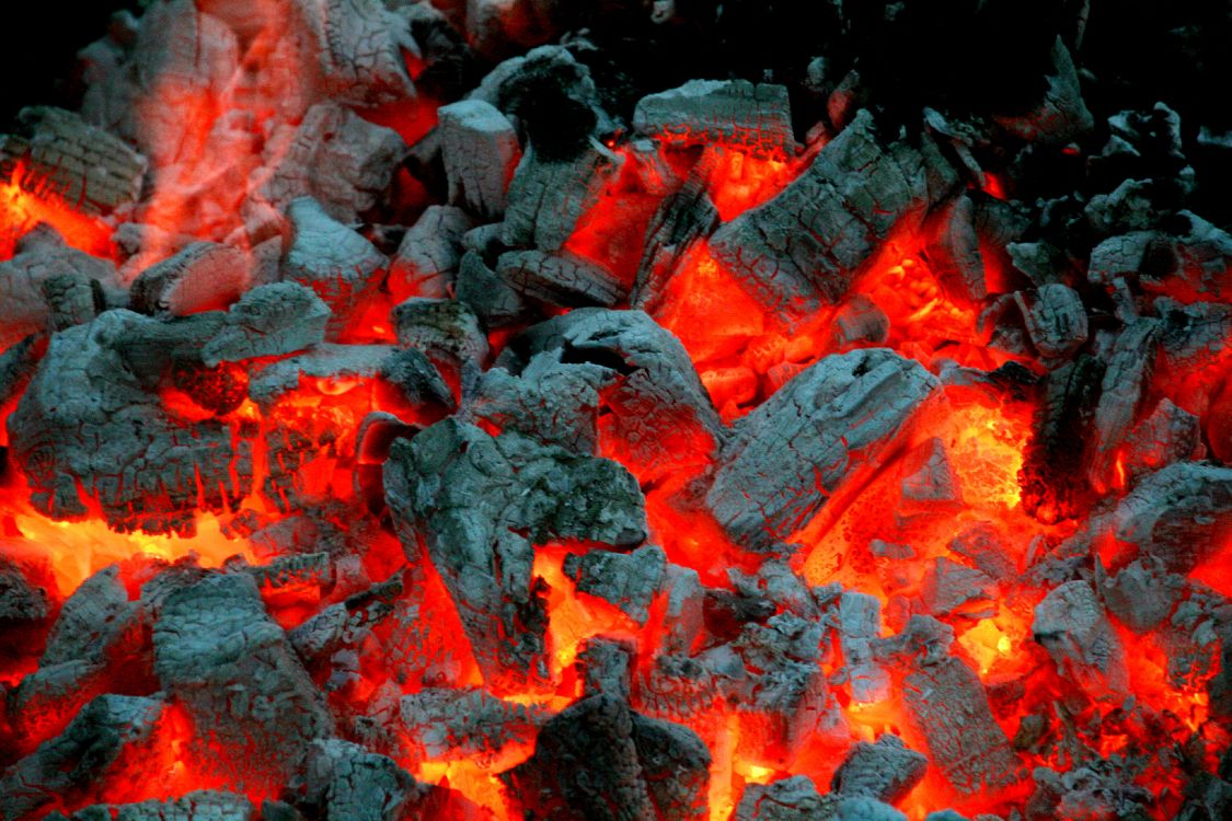 Rote Und Schwarze Feuermalerei. Wallpaper in 3888x2592 Resolution