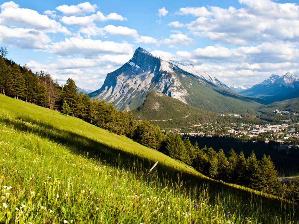 Green Grass Field Near Mountain Under Blue Sky During Daytime. Wallpaper in 2048x1536 Resolution