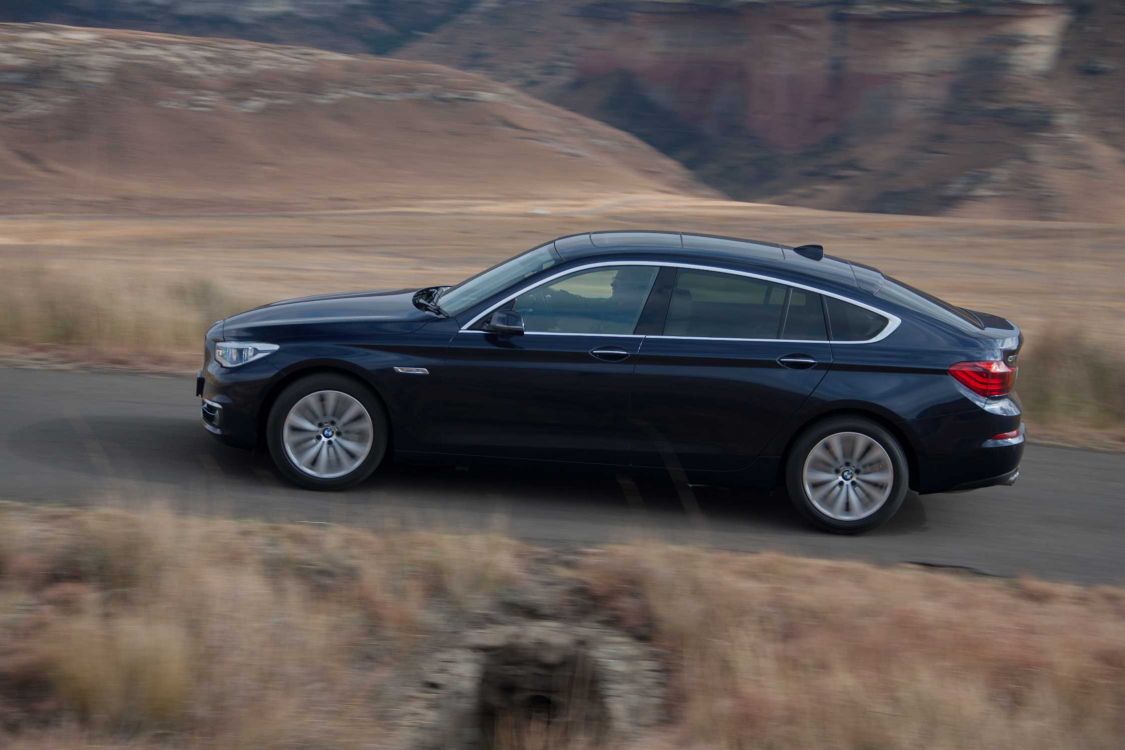 Blue Bmw m 3 Coupe en Campo Marrón Durante el Día. Wallpaper in 2249x1499 Resolution