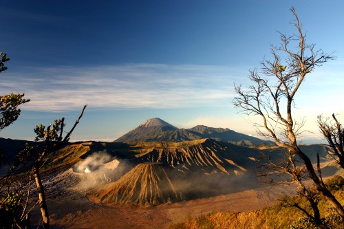 Image brown mountain under blue sky during daytime