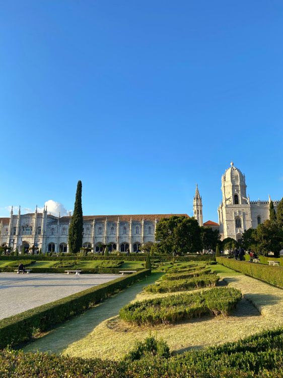 Garden, Staude, Hedge, Stattliches Haus, Landschaftsbau. Wallpaper in 3024x4032 Resolution