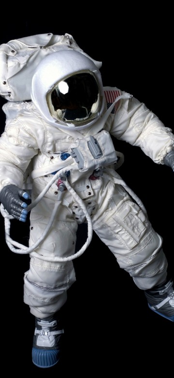 Image person in white and black suit