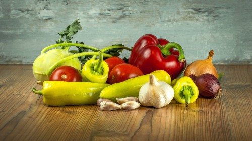 Image green and red bell peppers