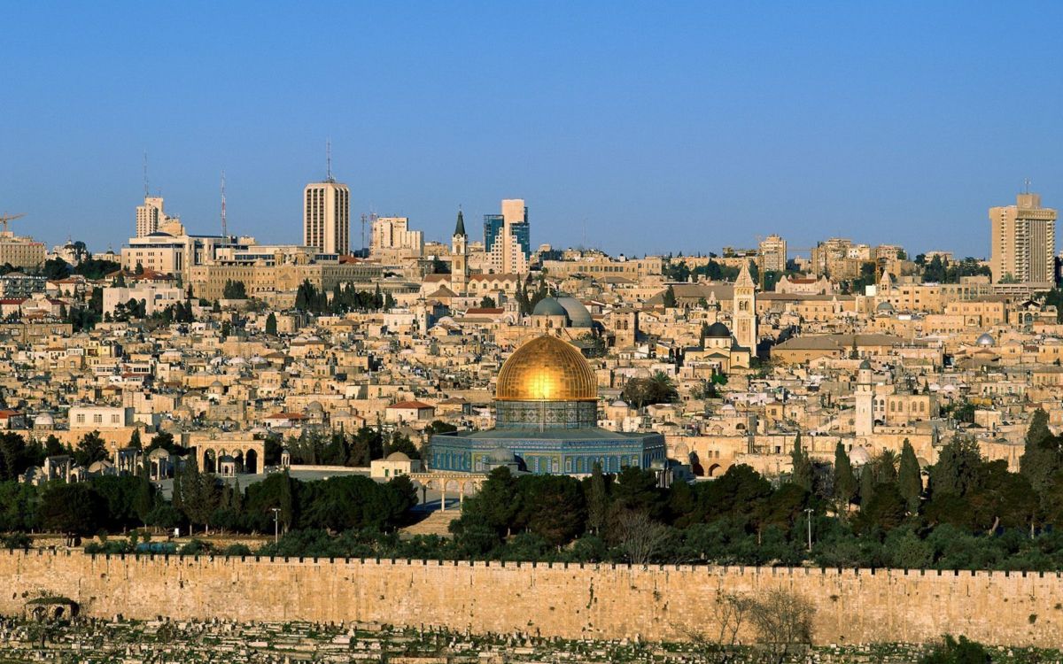 Bâtiment de Dôme Brun Sous Ciel Bleu Pendant la Journée. Wallpaper in 2560x1600 Resolution