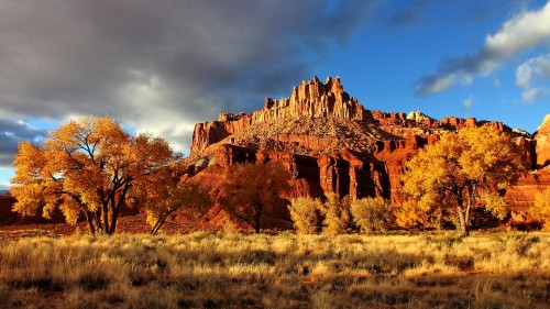 Image brown rock formation under cloudy sky during daytime