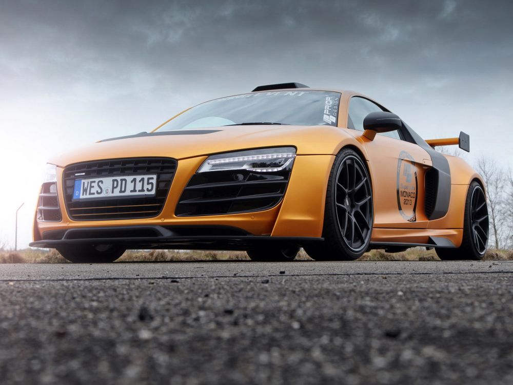Audi Orange r 8 Sur Route Pendant la Journée. Wallpaper in 2048x1536 Resolution