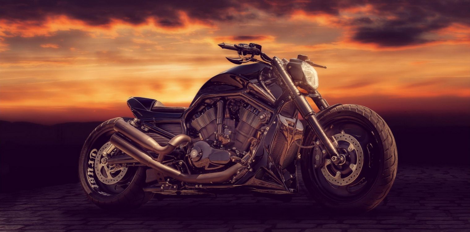 Schwarz-silbernes Cruiser-Motorrad. Wallpaper in 2188x1080 Resolution