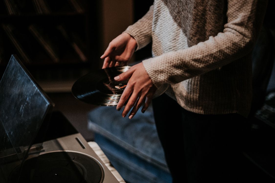 music, hand, electronic device, fur, performance